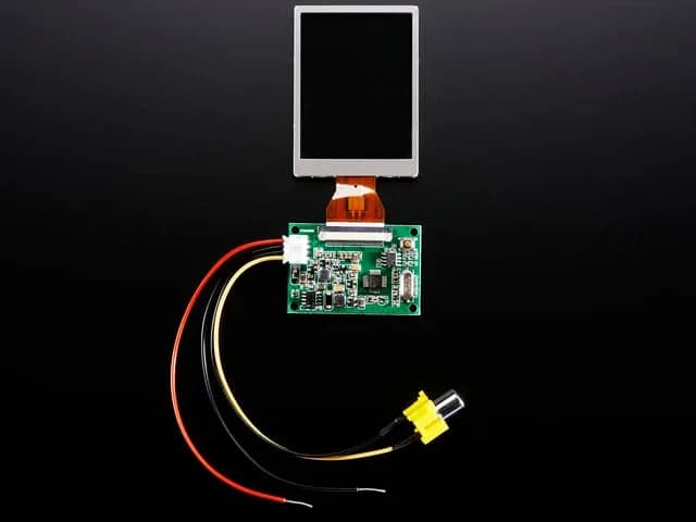 NTSC/PAL (Телевидение) TFT-дисплей — диагональ 2,5 дюйма