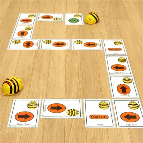 Гигантские карты последовательностей для Bee Bot и Blue Bot