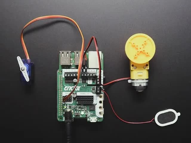Adafruit CRICKIT HAT для Raspberry Pi