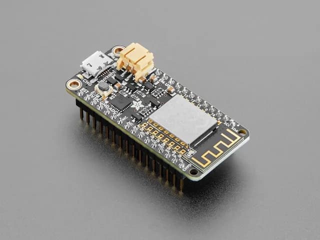 Adafruit Feather HUZZAH в сборе с ESP8266 и разъемами