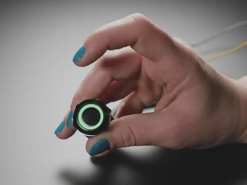 ChromaTek 19 мм Прочная металлическая кнопка с защелкой и NeoPixel