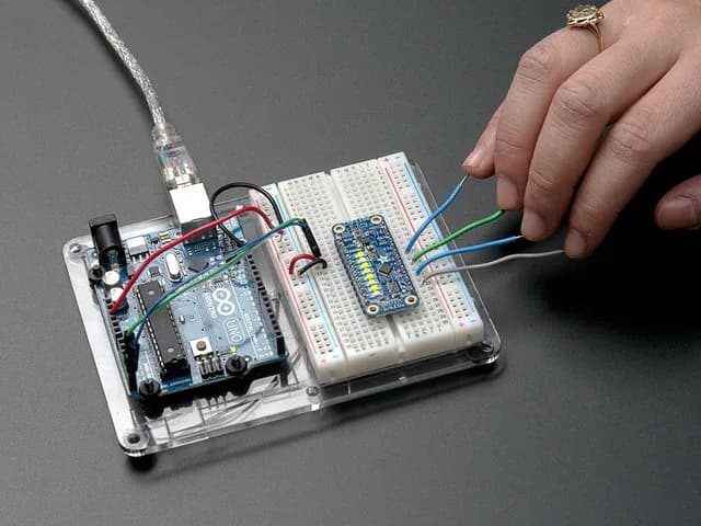 CAP1188 — 8-клавишный емкостный датчик касания — I2C или SPI