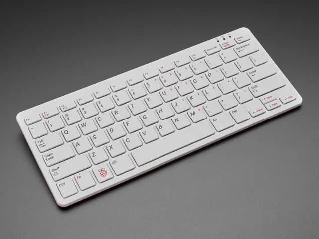 Настольный компьютер Raspberry Pi 400 — только компьютер