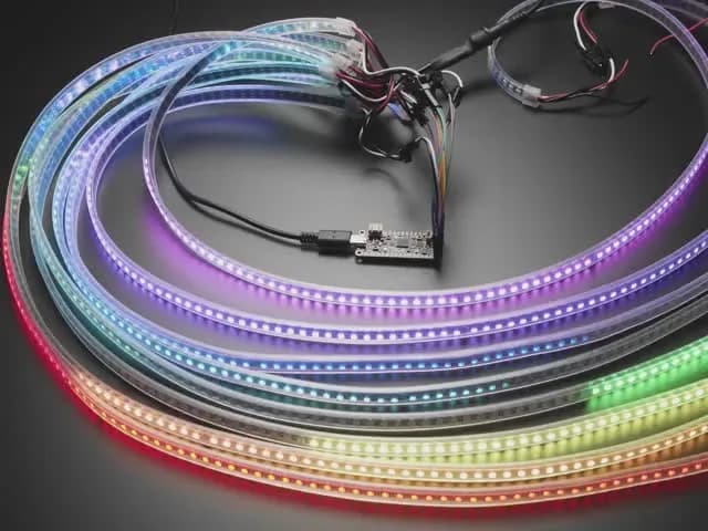 Adafruit Feather RP2040 SCORPIO - 8-канальный драйвер NeoPixel