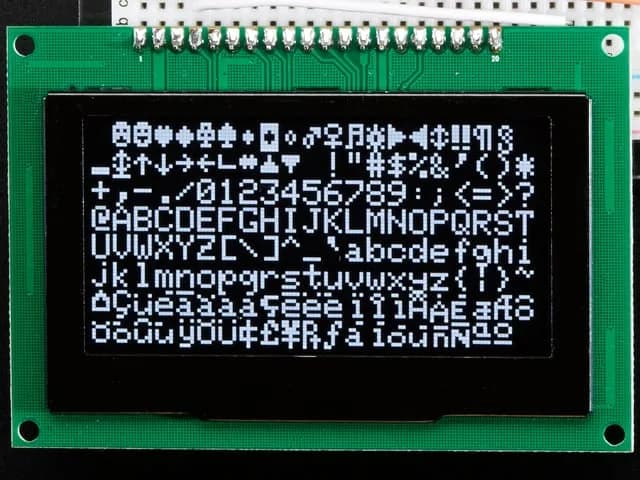 Комплект модуля монохромного графического OLED-дисплея с диагональю 2,7 дюйма и разрешением 128x64 пикселей.