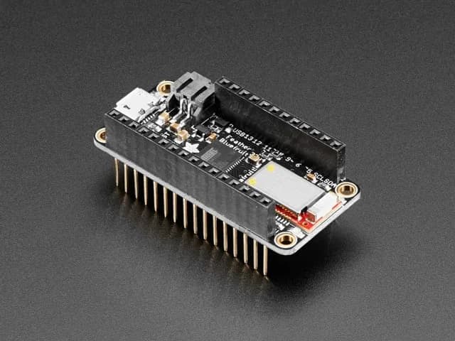 Adafruit Feather 32u4 Bluefruit LE со штабелируемыми головками