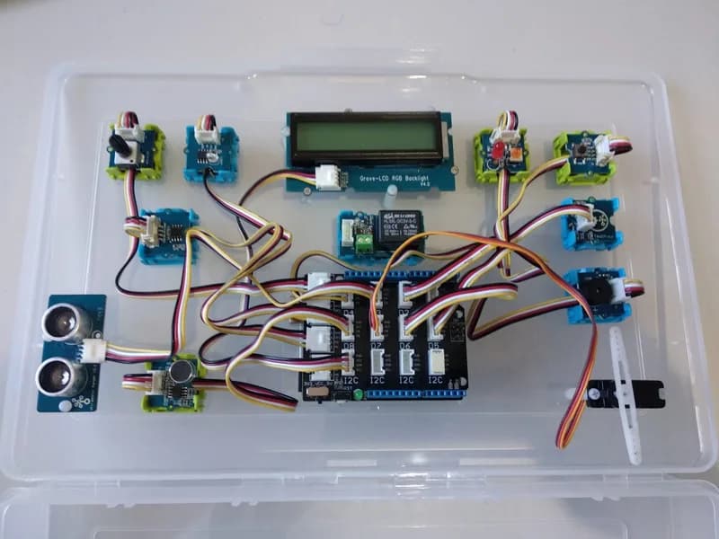 Комплект Teacher's Grove с Arduino UNO и коробкой для хранения.