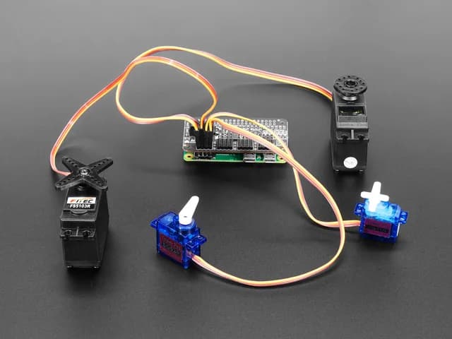 Adafruit 16-канальный ШИМ / крышка сервопривода для Raspberry Pi